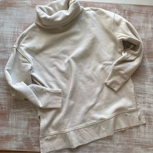 Athleta Womens Thick Turtleneck Sweatshirt Size S Cream Pullover Solid Layers